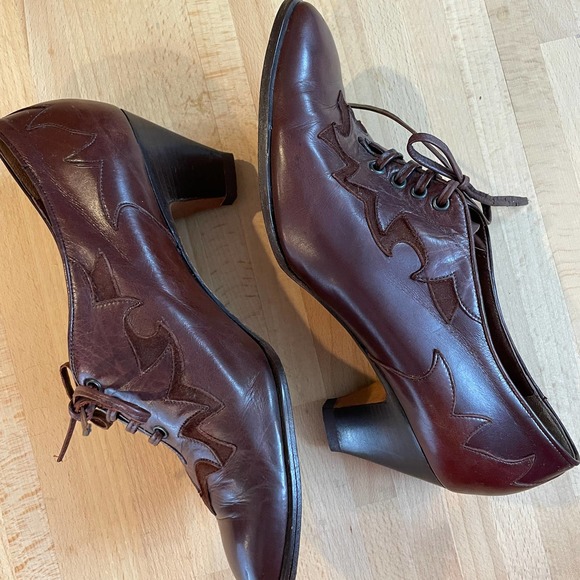 Vintage 80s Leather Lace-Ups with Shapely Stacked Heels - Picture 3 of 11